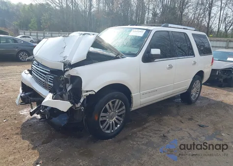 2010 Lincoln Navigator z USA, uszkodzony, nr VIN 5LMJJ2H55AEJ02159